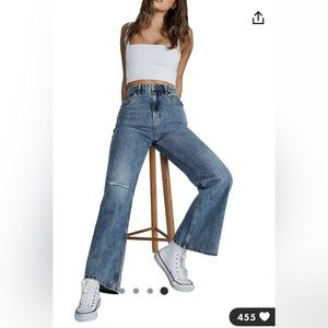 Relaxed flare jean in mid blue